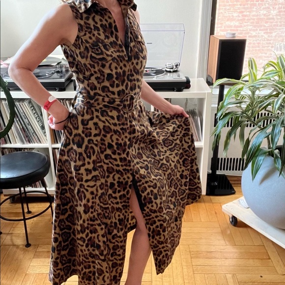 Vintage leopard print dress with matching belt. Sz xs Buttons down the middle - Picture 8 of 10